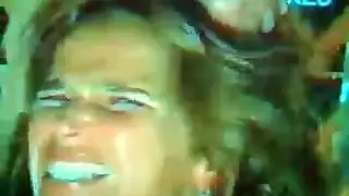 خادمة عربية تئن أثناء أخذ قضيب كبير