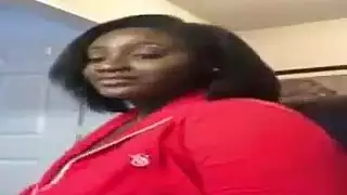 روز مونرو مع اسود في الجيم