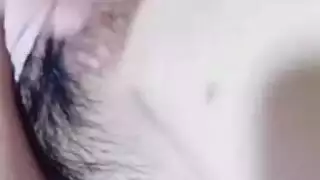 إباحية صريحة: مقدمة برامج فيديو أمريكية تستمني حتى تندفع سوائلها