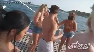 مهرجان جنس على اليخت: مراهقون متعددون وجولة جامحة