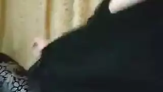 راقصة مصرية مغرية تظهر أثدائها الكبيرة ومؤخرتها المثيرة