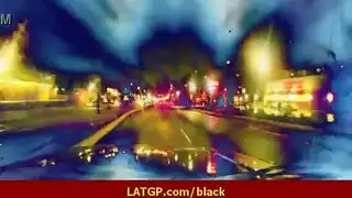 أم تأخذ قضيبًا كبيرًا بينما ابنها قريب