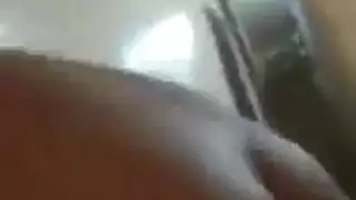 مراهقة عربية نحيفة تأخذ نكاحًا قويًا في شقها الصغير