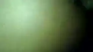 جنس جماعي في السوق: الباعة يتناوبون على عاهرة