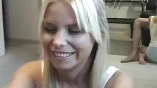 مص شديد للقضيب ولحس الخصيتين يؤدي إلى قذف هائل