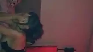 عاهرة مصرية تمص قضيب عربي وتحب الطعم