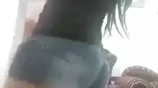 ضعف المتعة: عربيات مثيرات في رقص عاري صريح