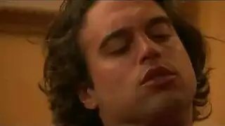 مشهد إباحي: أم إسرائيلية تشتهي الجماع من خلفها مع ابنها