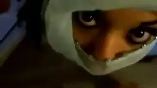 فتاة نقاب تتفنن في مص القضيب وتبتلع كل قطرة