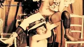 محجبة ومستعدة: موظفة مصرية تأخذ زبًا قاسيًا في فمها