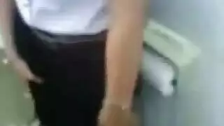 بنت تسلم صحبتها لاخوها ينيكها