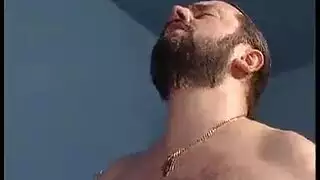 فحص المؤخرة للممرضة يتحول إلى تناوب بين طبيب وعابرة جنسياً