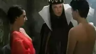 حكاية سنو وايت القذرة: مشهد شرجي وثلاثي