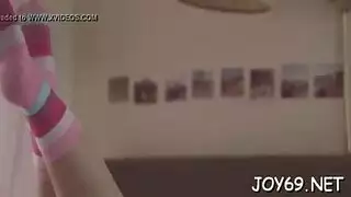 يدهك كسها بيده