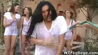 فتيات غليزان في جنس جماعي إباحي