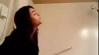 اغراء ساخن جدا نار و فتاة تعرض كس و طيز رهيبان