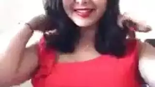 يائسة لشحن الرصيد، تعرض فرجها مقابل المال