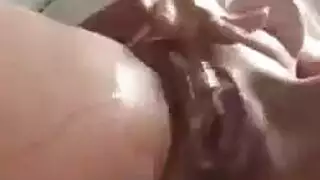 عاهرة متعطشة تبادل السيارة بجنس سريع ثلاثي عنيف