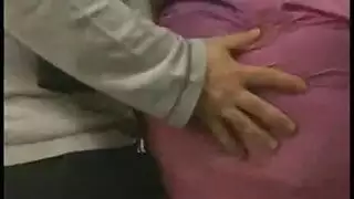 يريد ينيكها بطيزها وهيا ترفض لكنه يفعل مترجم