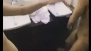 قضيب الصديق يُمص ثم تركبه بعنف في السرير