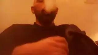 سباكة قاسية لفتاة شقراء مدخنة