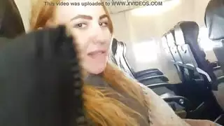 سكس طائرة صريح: إيطالية تمنح حلقة عميقة وتركب عمود ضخم