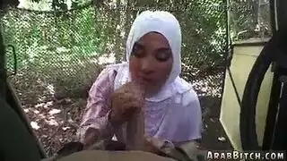 فتاة محجبة تُنكح في السيارة: تقفيش فرج وجسم عاري