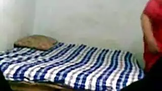 عنتيل مصري يضرب شرموطة مثارة في بورن عربي صريح