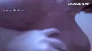 الابن المطيع يمارس الجنس مع أمه الشبقية في فيلم بورن عائلي صريح