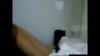 وكيل إباحي يمارس الجنس مع فتاة صغيرة بموافقة الأم