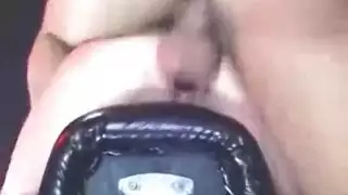 سكس ثلاثي صعب: مص مزدوج وشرج عنيف بعد النادي