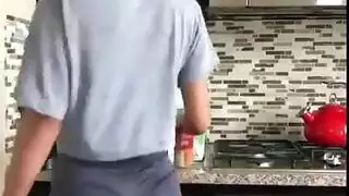 حمولة سميكة على مؤخرة مستديرة مثالية