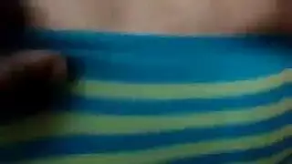 عاهرة هندية شهوانية تأخذ عدة قذف على الكاميرا