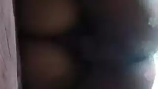 عاهرة مكتب سمراء تبلع سائل رئيسها بعد مص إحترافي