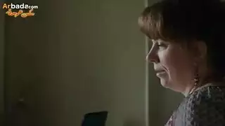 امرأة جذابة ناضجة تركب قضيب صلب في فانتازيا عائلية محرمة