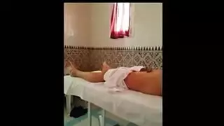 الفتاة الحارة ذات الكعب العالي يتم مواجهتها وتثبيتها