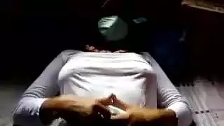 جلسة تدليك قضيبي لمراهقة: أثداء طبيعية ضخمة تستقبل قذفة سائل منوي