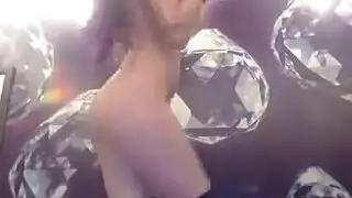 روسية مثيرة تستمني مباشرة للمشاهدين عبر الإنترنت