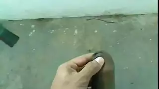 استمناء علني في الشارع وعرض قذف للسائل المنوي أمام فتاة تشاهد