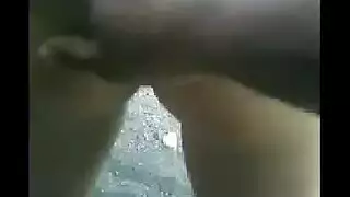 فض بكارة العروس: القضيب يملأ فتحتها الضيقة