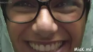 مشهد إباحي صباحي: مراهقة تمتلئ بقضيب غليظ عند الفجر