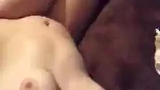 جميلة مفلسة تطالب بقضيب عميق