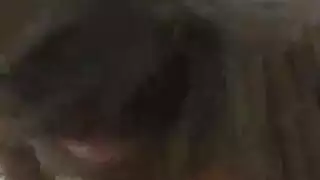 شرج عنيف لأليسا مرتدية الدانتيل باستخدام قضيب لوسي الاصطناعي