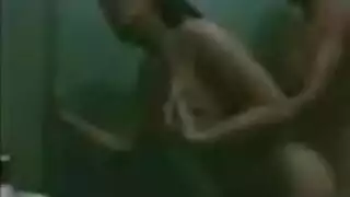 أخت عارية في الدش – أخ جامح يأخذها