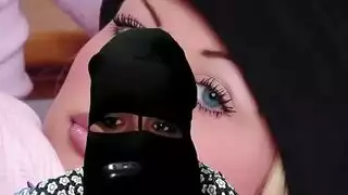 امرأة أكبر سنًا وقحة تتوسل لقضيب شاب ضخم