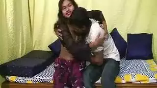 ملابس داخلية إباحية: عارضة وقحة تمارس الجنس بملابس داخلية مصممة