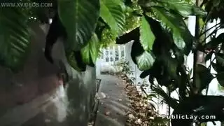 الجار الشهواني يمارس الجنس في الأماكن العامة