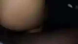 فرج آسيوي صغير يُدق في جلسة جنس جامحة