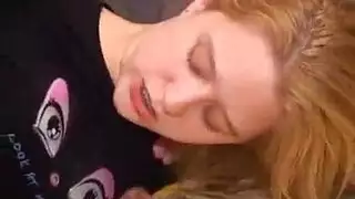 تدريب شرجي لمراهقة نحيلة مع عدة أعضاء ذكورية لأصدقائها