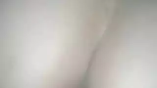 مغامرة إباحية لمراهقة: يتم تناوب فريق عليها بقضيب مجهول موهوب